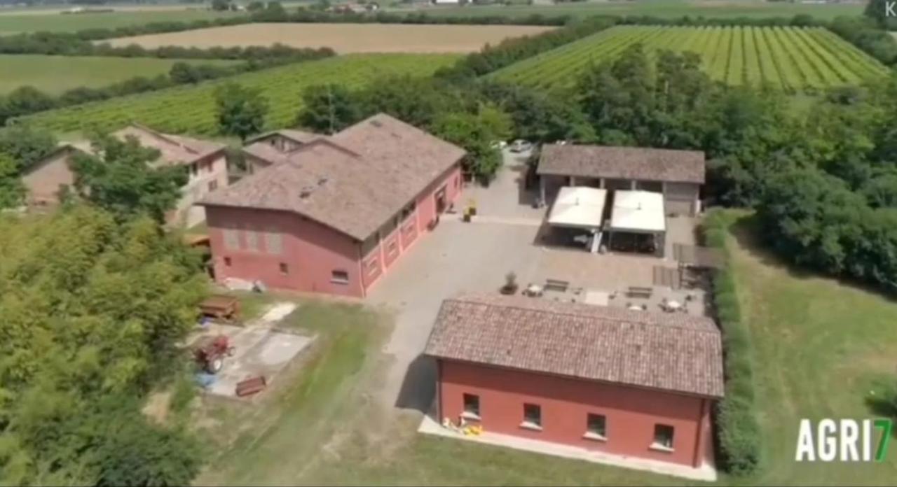 Agriturismo Corte Dei Landi Cade Экстерьер фото